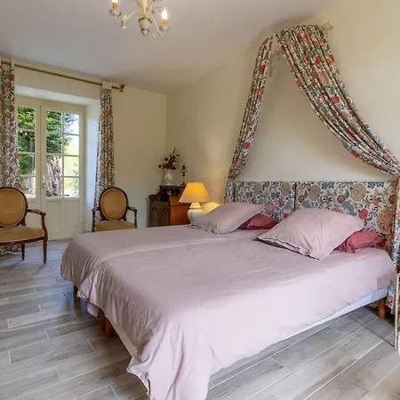 De Charme Avec Piscine à Saint-georges-sur-layon, Proche De Saumur Et Des Châteaux De La Loire - Fr-1-622-81 3*
