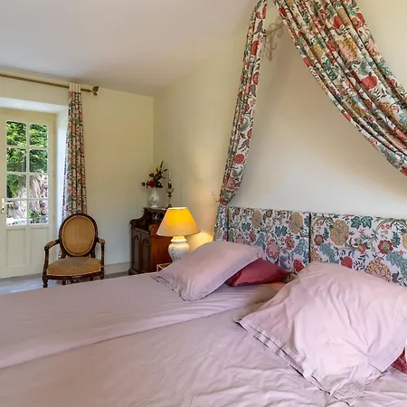 Bed and breakfast De Charme Avec Piscine à Saint-georges-sur-layon, Proche De Saumur Et Des Châteaux De La Loire - Fr-1-622-81 3*