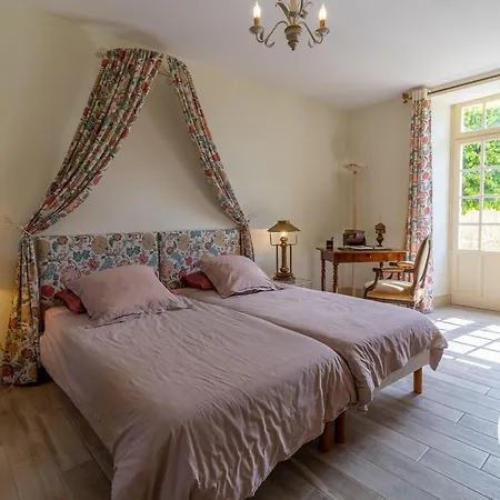 De Charme Avec Piscine à Saint-georges-sur-layon, Proche De Saumur Et Des Châteaux De La Loire - Fr-1-622-81 Bed and breakfast 3*