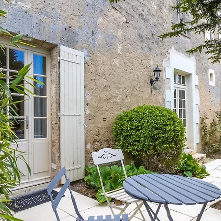 Bed and breakfast De Charme Avec Piscine à Saint-georges-sur-layon, Proche De Saumur Et Des Châteaux De La Loire - Fr-1-622-81