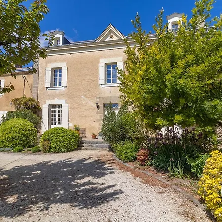 Bed and breakfast De Charme Avec Piscine à Saint-georges-sur-layon, Proche De Saumur Et Des Châteaux De La Loire - Fr-1-622-81 3*