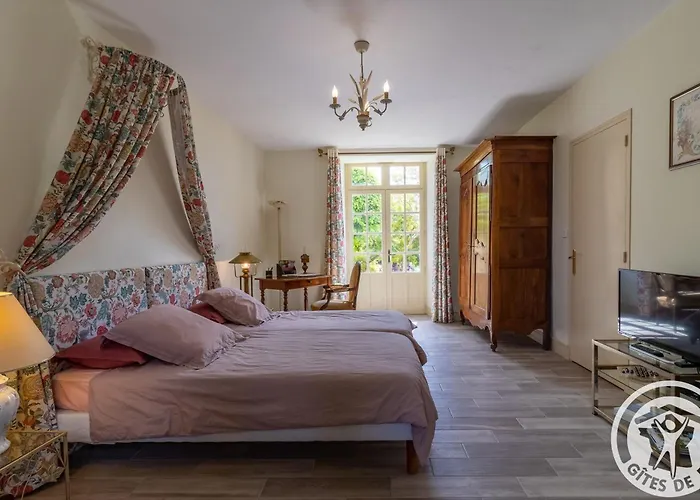 De Charme Avec Piscine à Saint-georges-sur-layon, Proche De Saumur Et Des Châteaux De La Loire - Fr-1-622-81 Bed and breakfast *