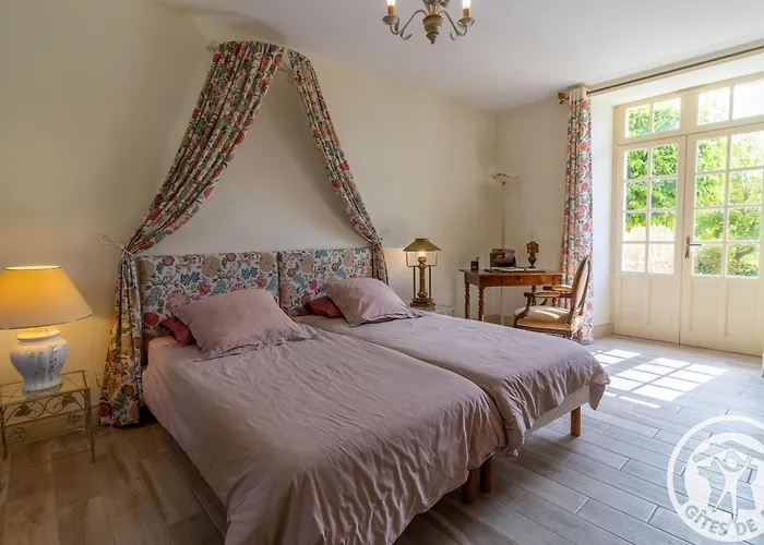 De Charme Avec Piscine à Saint-georges-sur-layon, Proche De Saumur Et Des Châteaux De La Loire - Fr-1-622-81 Bed and breakfast *