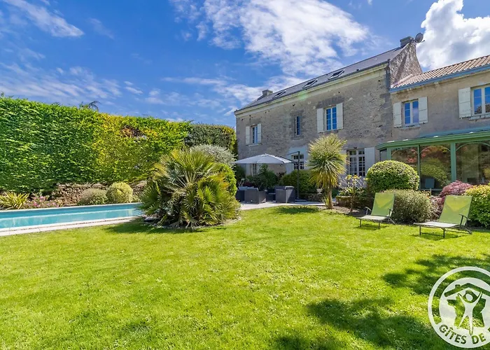 De Charme Avec Piscine à Saint-georges-sur-layon, Proche De Saumur Et Des Châteaux De La Loire - Fr-1-622-81 Bed and breakfast Doue-en-Anjou