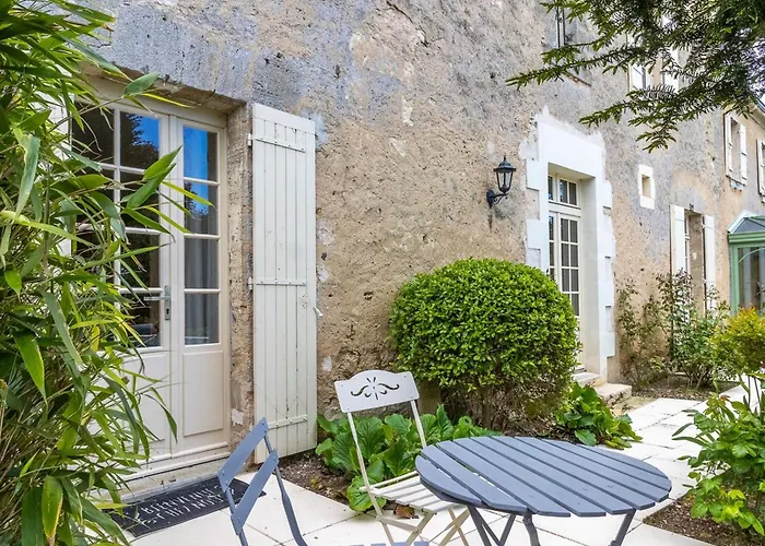 Bed and breakfast De Charme Avec Piscine à Saint-georges-sur-layon, Proche De Saumur Et Des Châteaux De La Loire - Fr-1-622-81