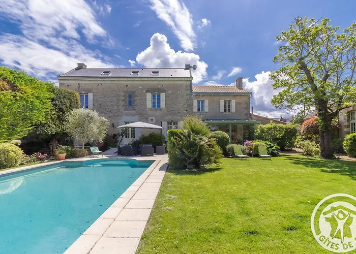 De Charme Avec Piscine à Saint-georges-sur-layon, Proche De Saumur Et Des Châteaux De La Loire - Fr-1-622-81 * Doue-en-Anjou